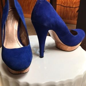 BCBG GENERATION sz 9 1/2M Royal blue Pump